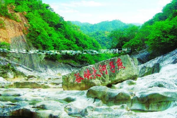 燕子河大峡谷2026门票价格、游玩攻略